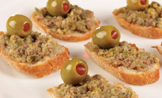 Canapés Com Tapenade De Azeitonas